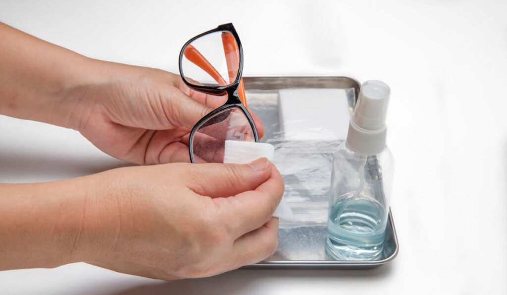 Cleaning eyeglasses with alcohol to protection from corona virus Covid-19