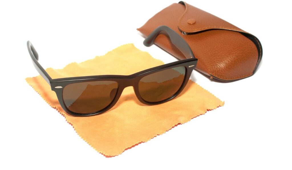 Fashion Sunglasses with glasses cleaning cloth and leather case
