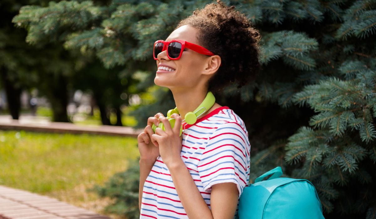 Who Invented The First Pair Of Sunglasses? Glass Helper